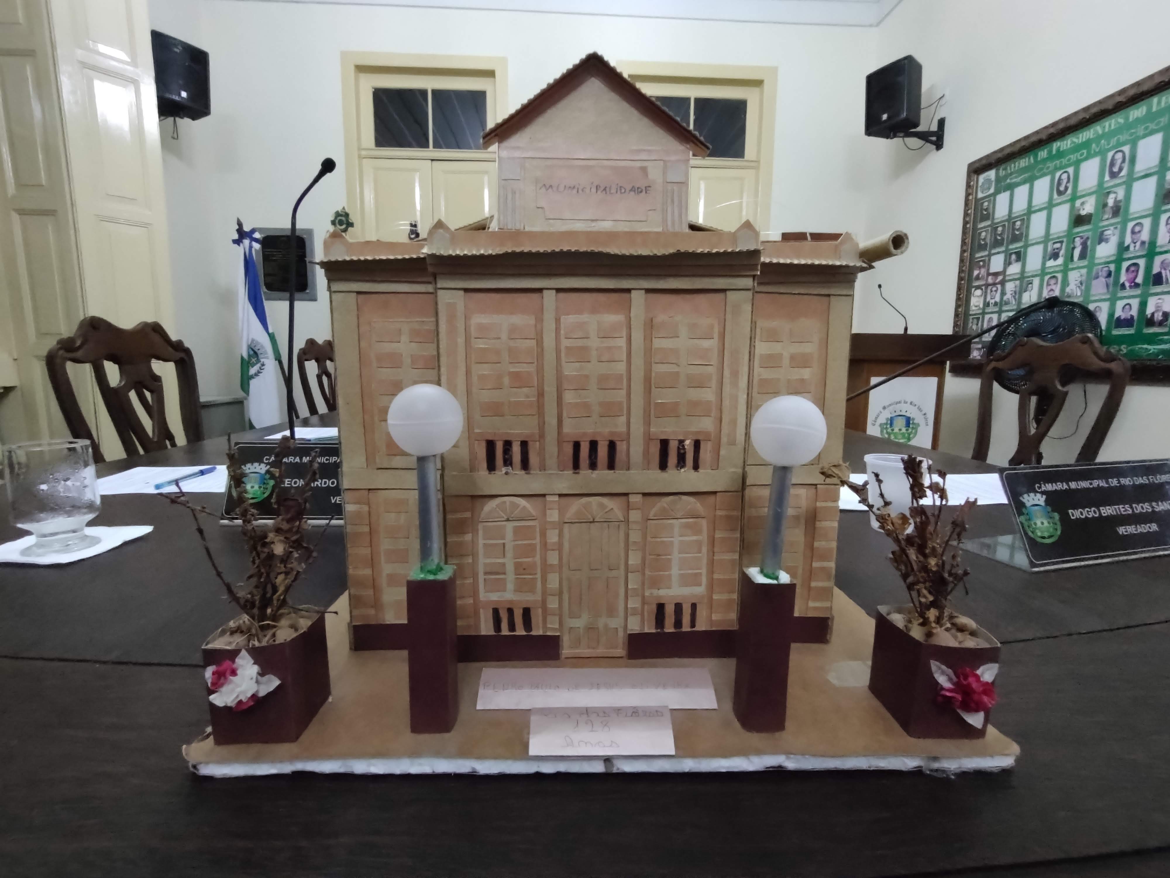 Os vereadores da Câmara Municipal de Rio das Flôres participaram da apresentação da maquete do Projeto de Captação e Reaproveitamento de Água da Chuva